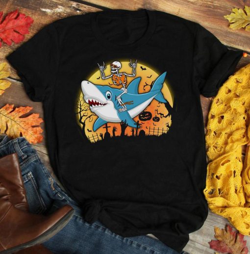 T-shirt Skeleton Riding Shark,