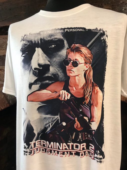 Terminator 2 - Arnold Schwarzenegger, Linda Hamilton, Sarah Connor - White T-Shirt. Men's & Women's all Sizes