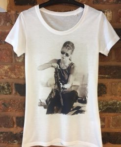 Terminator 2 - Linda Hamilton, Sarah Connor - White T-Shirt. Men's & Women's all Sizes