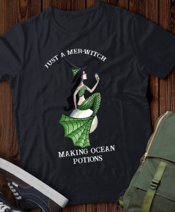 Halloween Mermaid Witch Just A Mer-Witch Making Ocean Potions T-shirt