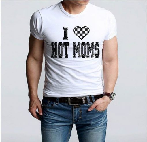 I (heart) love hot moms Tshirt