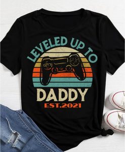 Promoted To Daddy EST.2020 Vintage men Leveled Up To Daddy T-Shirt