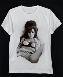 Amy Winehouse Sexy On The Bed Unisexs T shirt